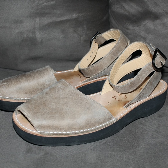 PONS Women's Sandals Size 11 - Picture 2 of 5